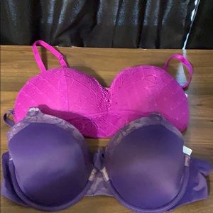 2 Women bras 36B set